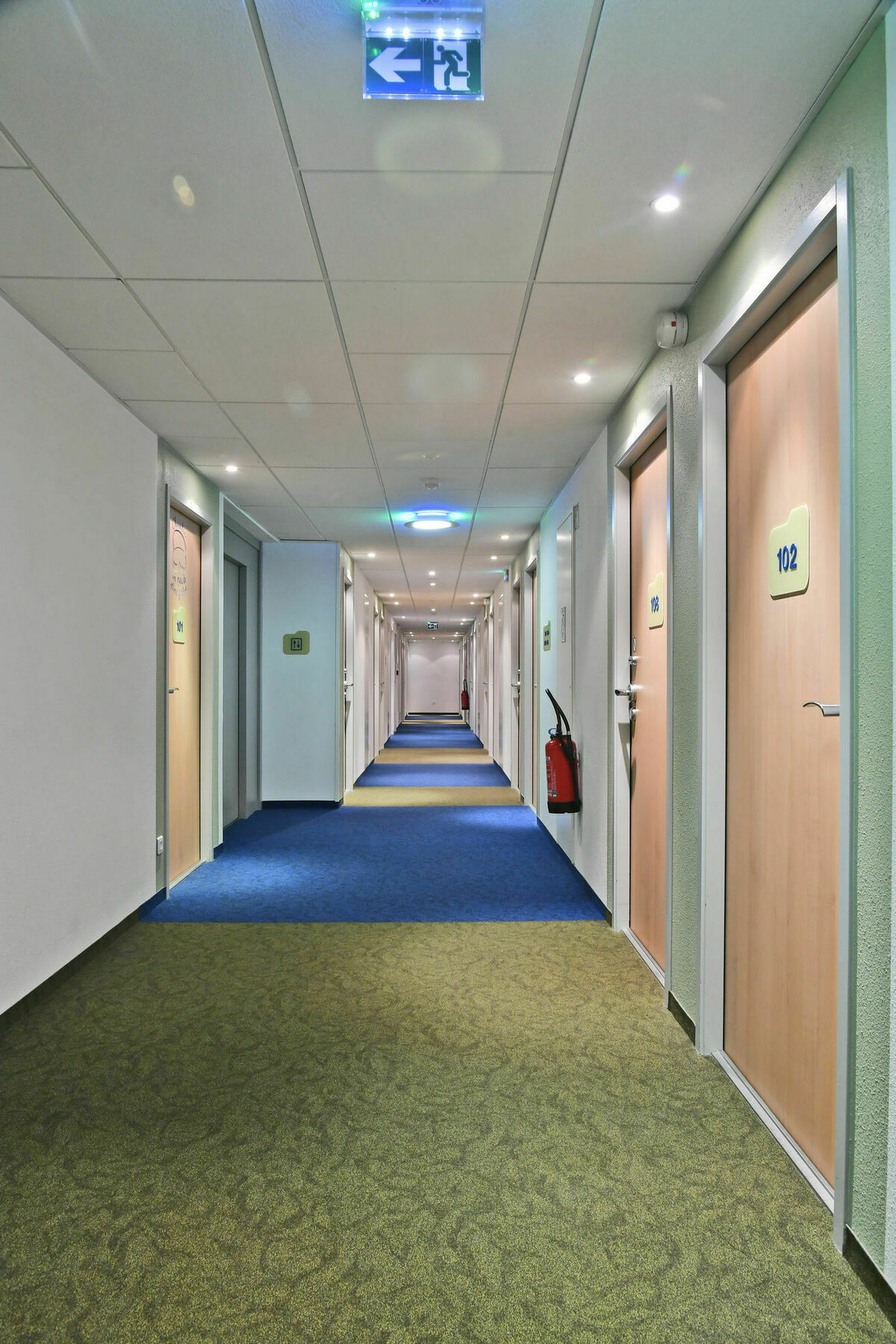 Ibis Budget Saint-Quentin Centre Gare Exterior photo